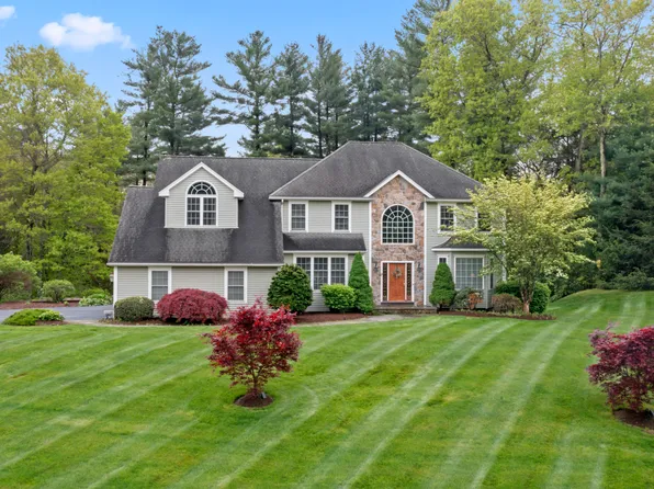 8 Pearl Street, Newtown, CT 06482