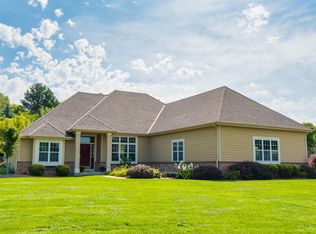 W327N4050 Lake Wood Ct, Nashotah, WI 53058