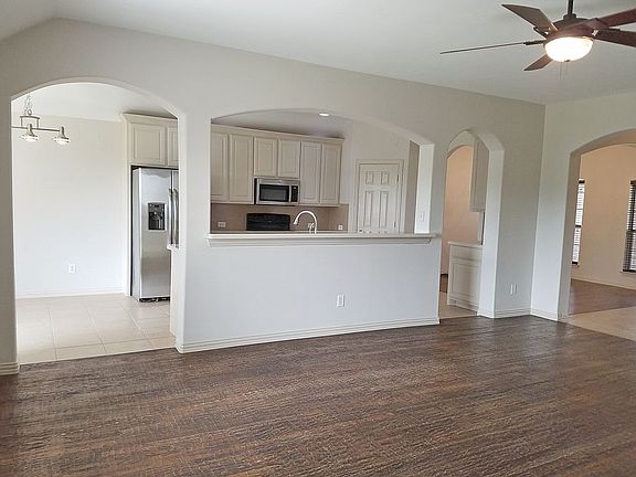 3rd image of 602 Savanna Dr