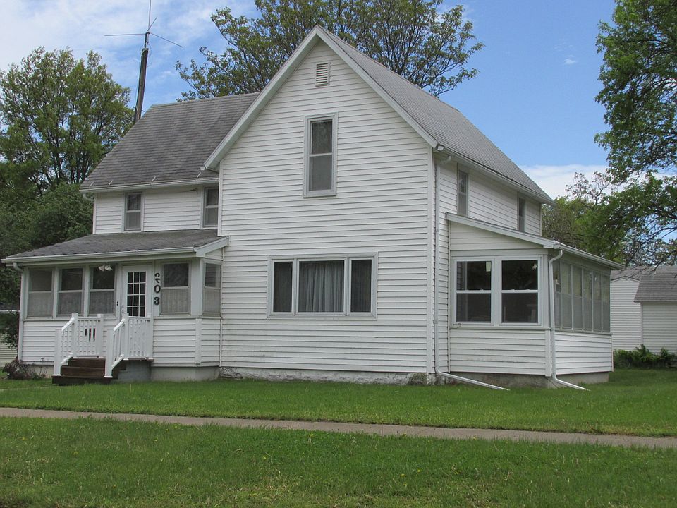 2nd image of 402 Walnut St