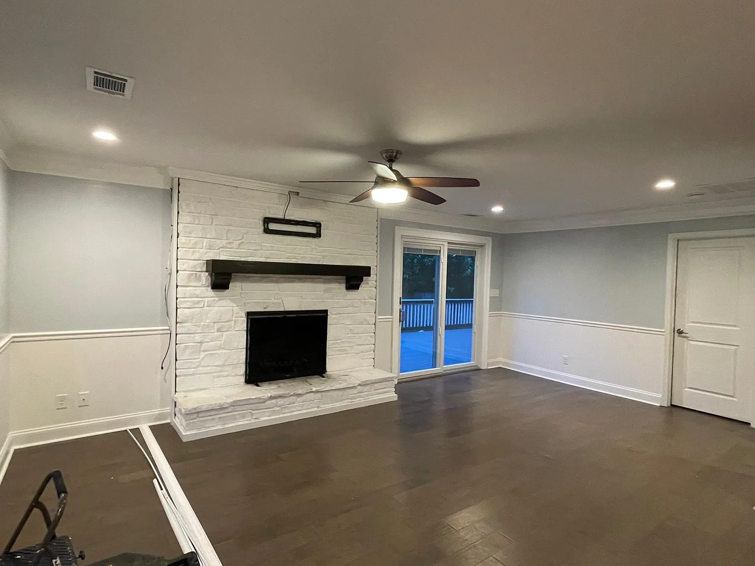 2727 Cecil Dr — Photo 3