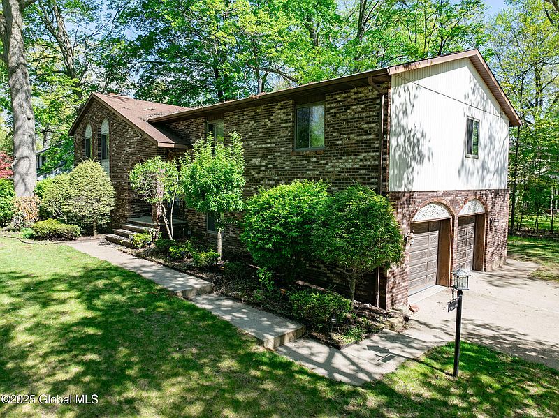 2nd image of 319 Wellington Road