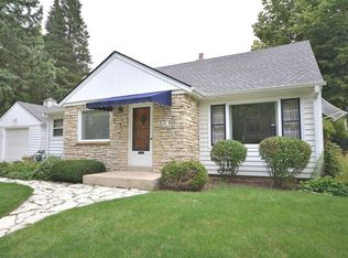 W160N8714 Patton Dr, Menomonee Falls, WI 53051
