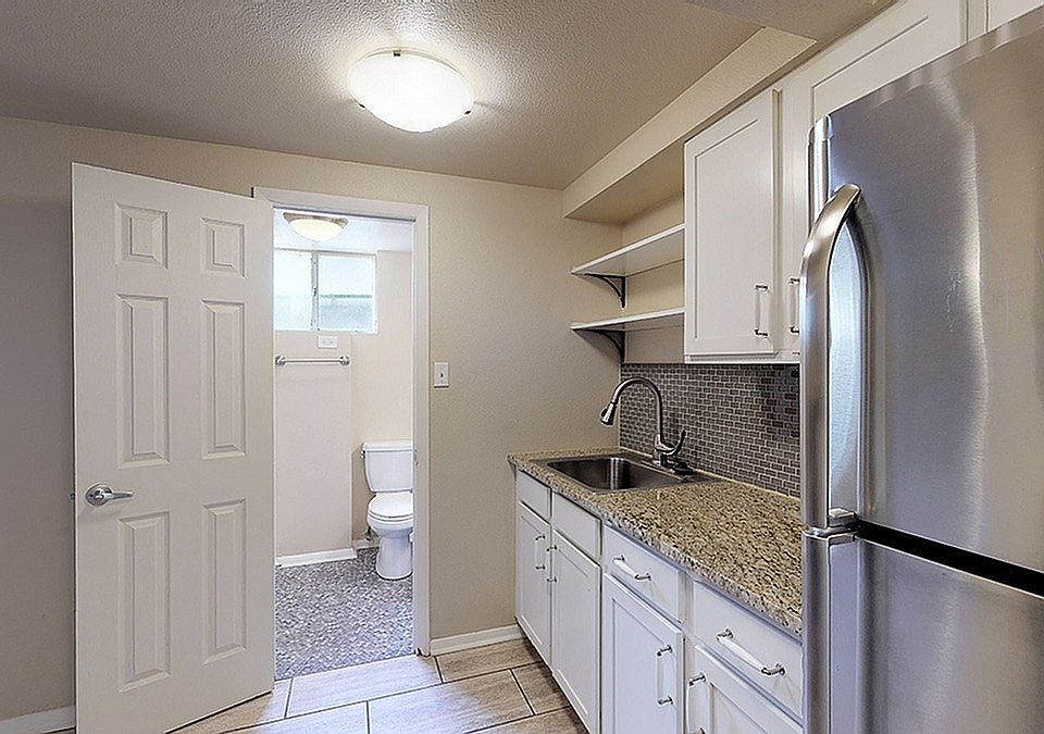 wh_elms_unit1039_543sf_kitchen1_1200x675