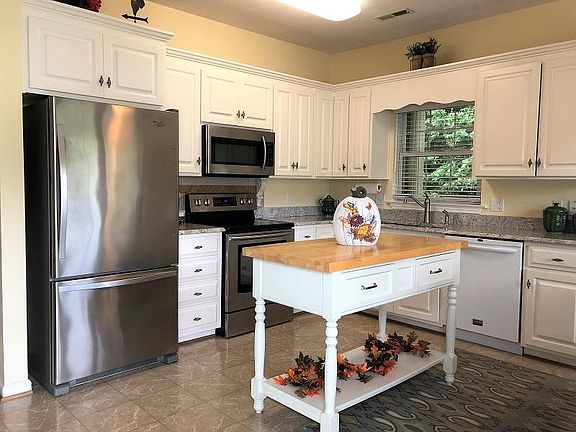 2nd image of 1915 Haworth Cir