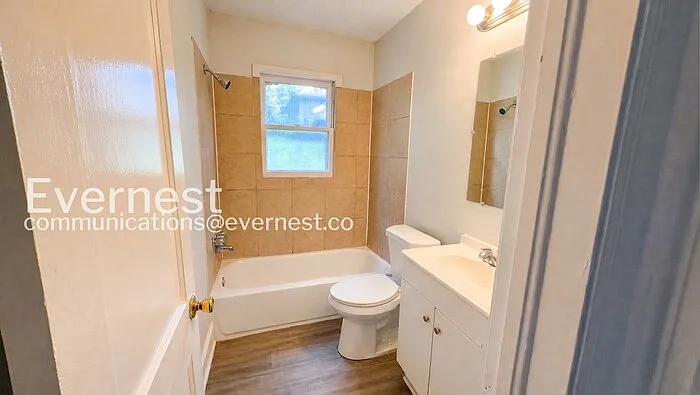 2833 Van Brunt Blvd — Photo 6