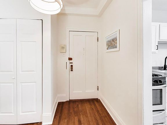 2nd image of 640 W Waveland Ave APT 2F