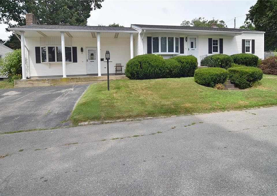 1st image of 3 Oakwood Dr