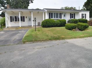 3 Oakwood Dr, Cranston, RI 02920