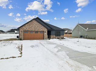 279 Darla Cir, Troy, OH 45373