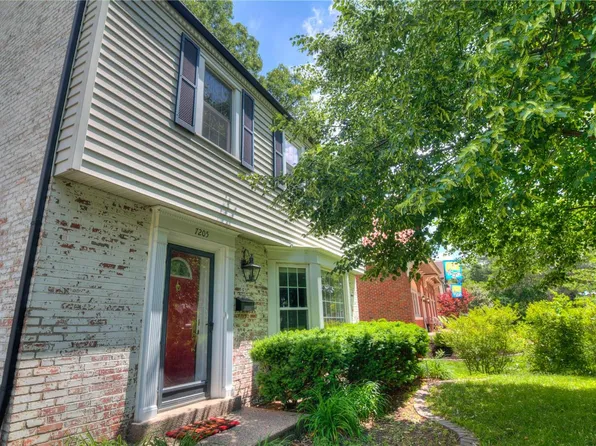 7205 Forsyth Blvd, Saint Louis, MO 63105
