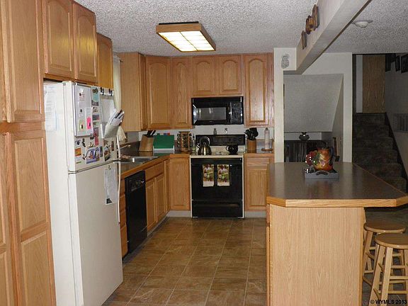 3rd image of 810 W Monroe Ave