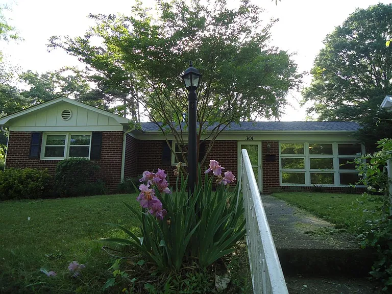 301 Aberdeen Ter — Photo 16