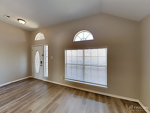 2nd image of 800 Crooked Creek Ln