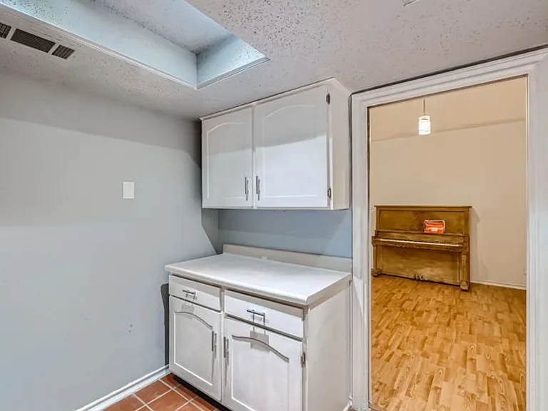6422 Honey Hl — Photo 10