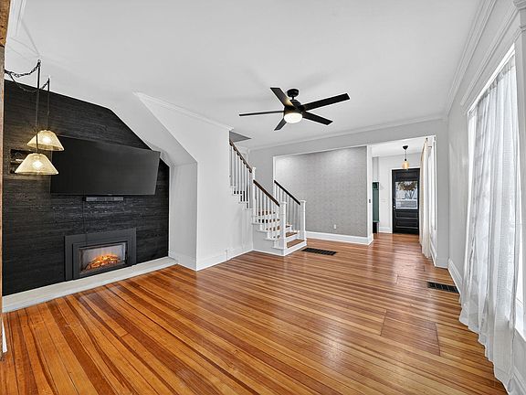 2nd image of 814 Ashland Ave