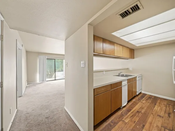 2824 S Bartell Dr APT 212, Houston, TX 77054