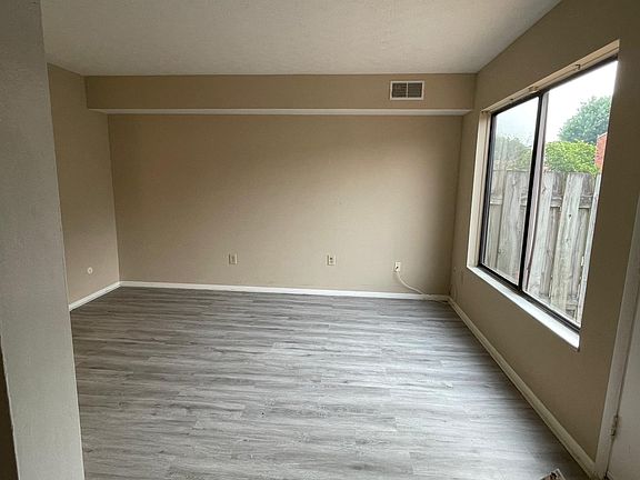 5th image of 47 King Arthur Ct