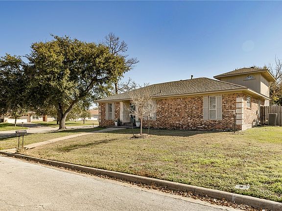 2nd image of 1316 Augustine Ct
