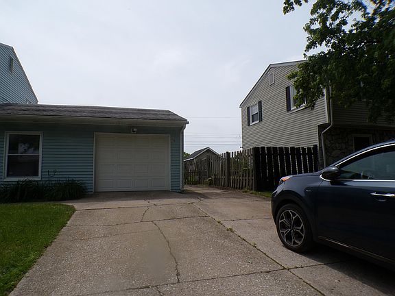 3rd image of 378 Briarwood Dr