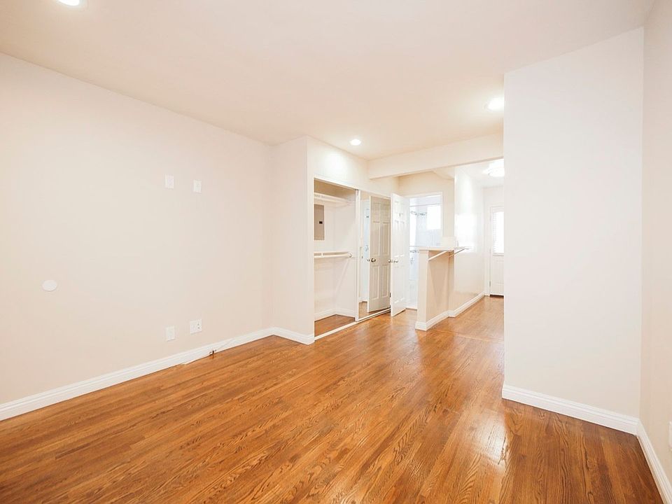 1st image of 1215 Granville Ave 5-unit 12905