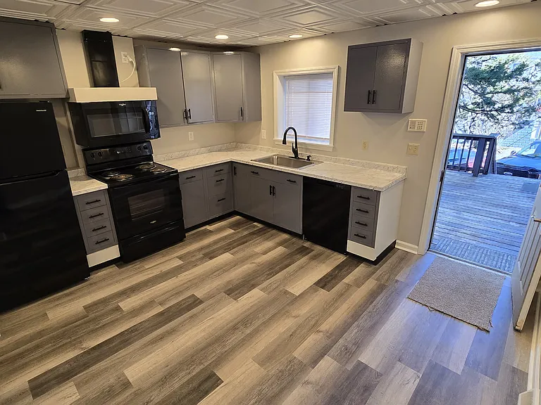 Beautiful kitchen! with ALL NEW APPLIANCES, countertop and sink