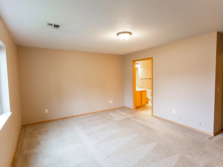 Deer Ridge Apartments — Photo 11