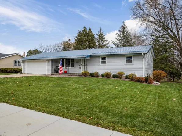 1321 N Van Buren St, Stoughton, WI 53589