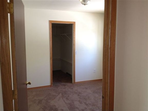 1st Floor Bedroom w/ WI closet