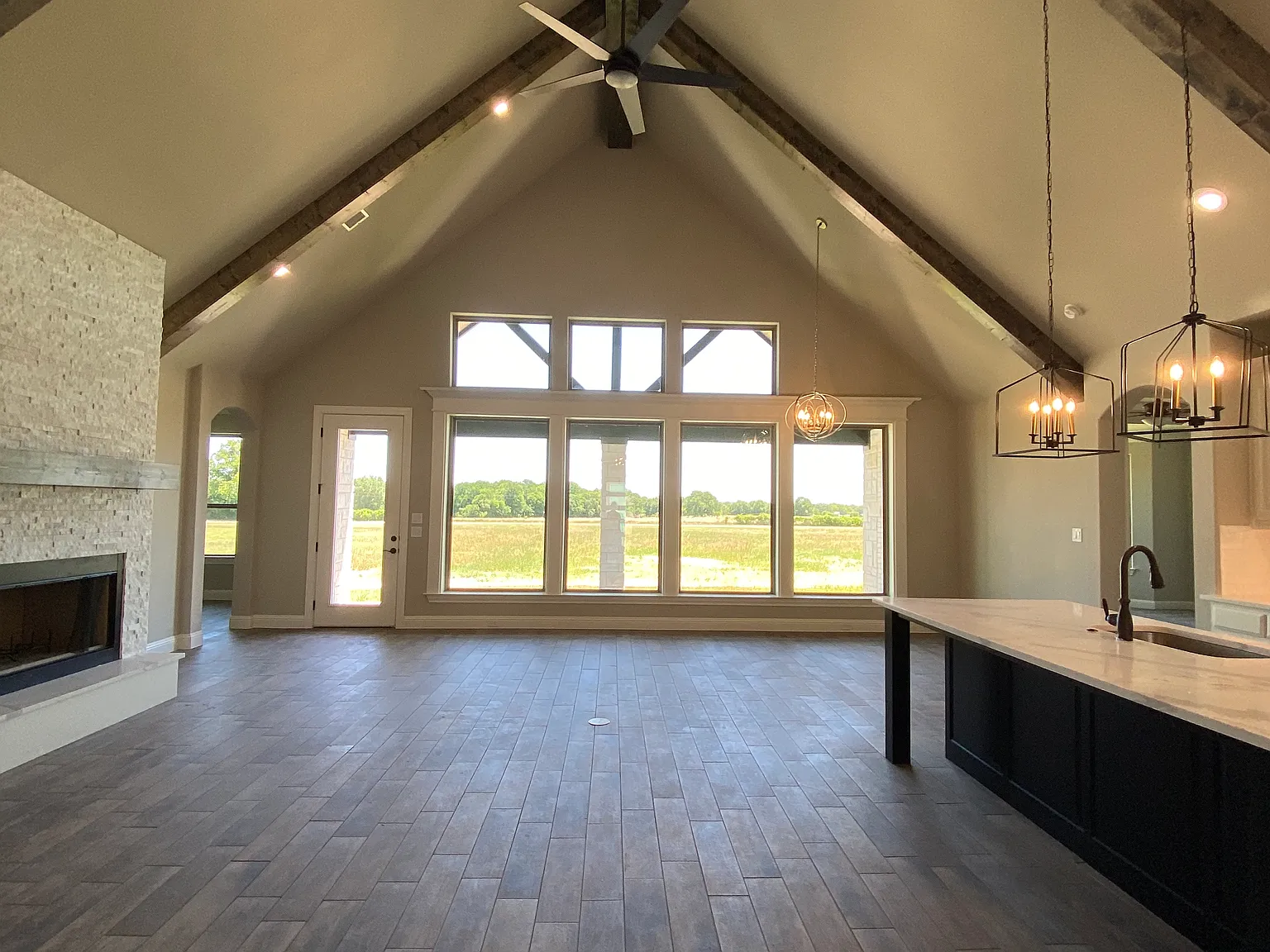 4 bed, 2832 sqft, $3,200 — Photo 1