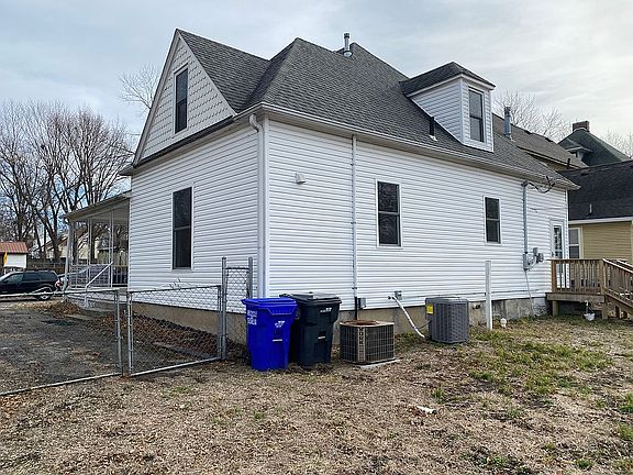 3rd image of 414 S Quincy Ave