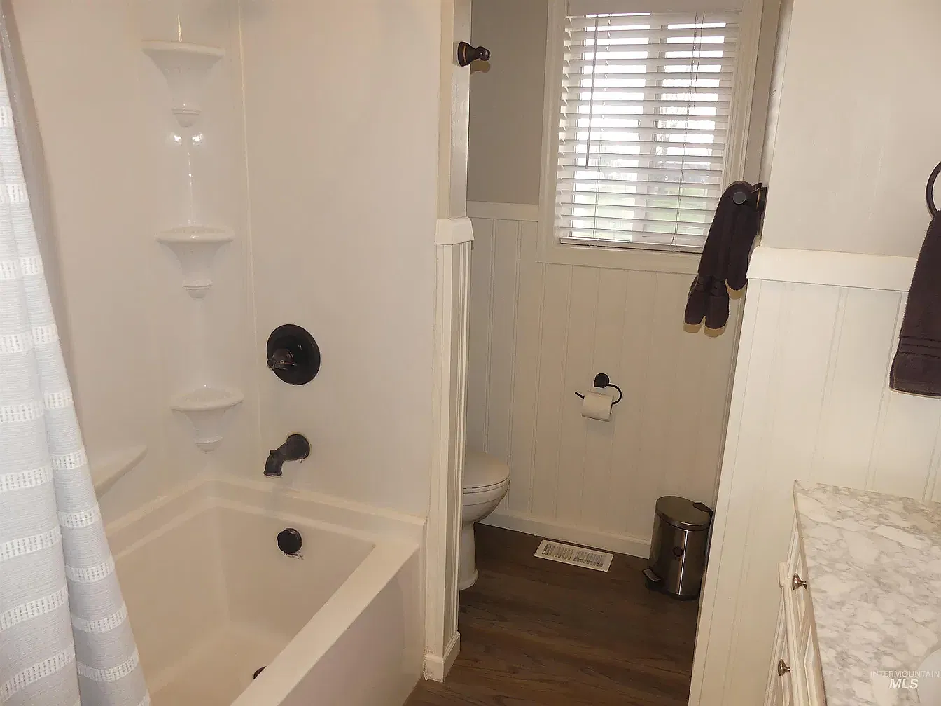 3 bed, 1140 sqft, $1,800 — Photo 2