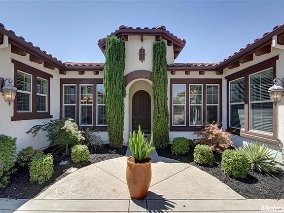 3rd image of 1986 Ladera Dr