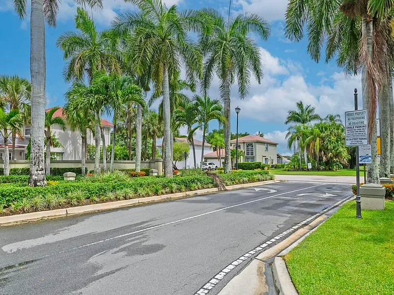 101 Gables Blvd — Photo 32