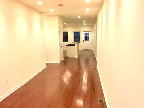 2nd image of 2408 E York St #1