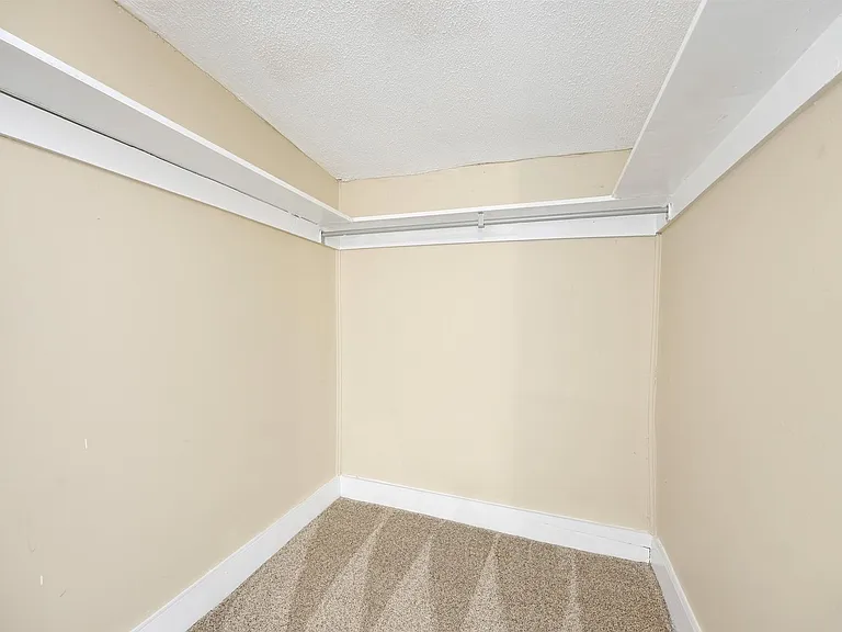 172 S Richardson Ave — Photo 19