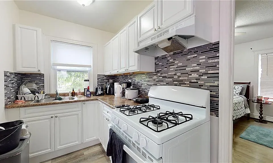 163 Sabin St #3
