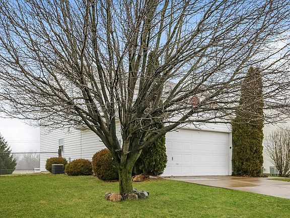 3rd image of 468 Brookstone Dr
