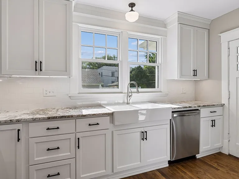 3329 Dupont Ave S — Photo 19