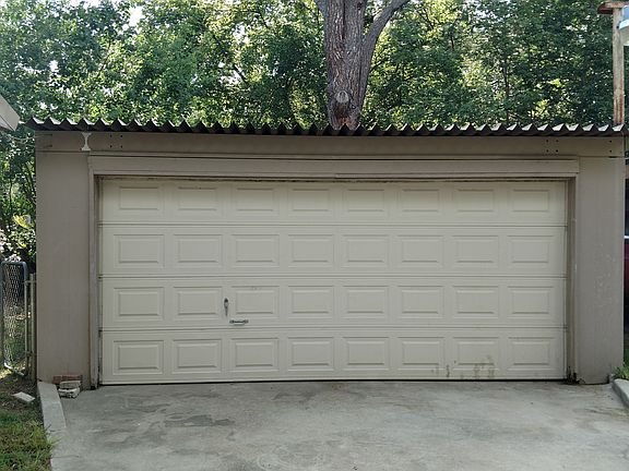 3rd image of 7633 Lindy Ln