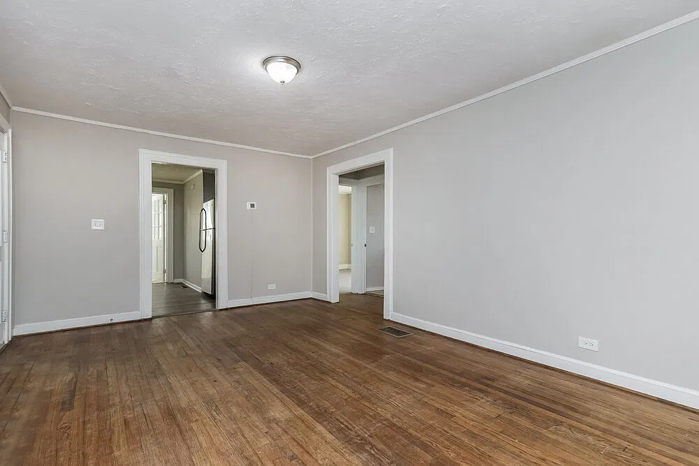 3 bed, 2.0 bath, 1423 sqft, $2,100 — Photo 4