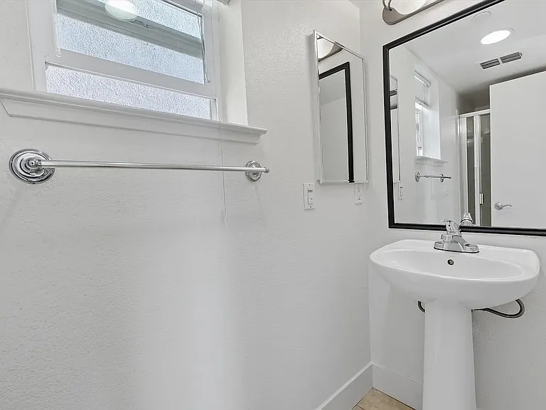 McDowell Ln — Photo 11