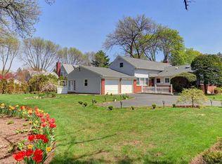 49 Meadow St, Garden City, NY 11530
