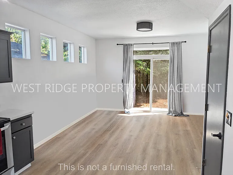 6824 N Astor St — Photo 6