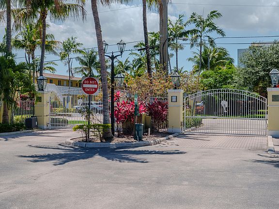 4th image of 2660 NE 8th Avenue #106