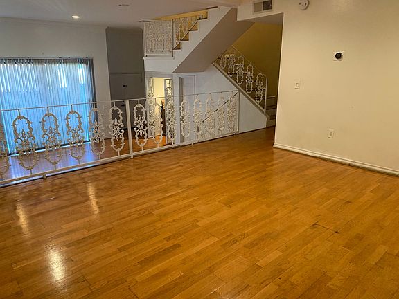 4th image of 17812 Killion St #K