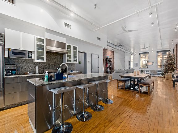 4th image of 80 Franklin St APT 3