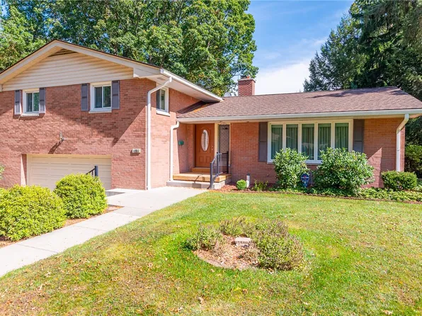 486 Lillian Dr, Sharon, PA 16146