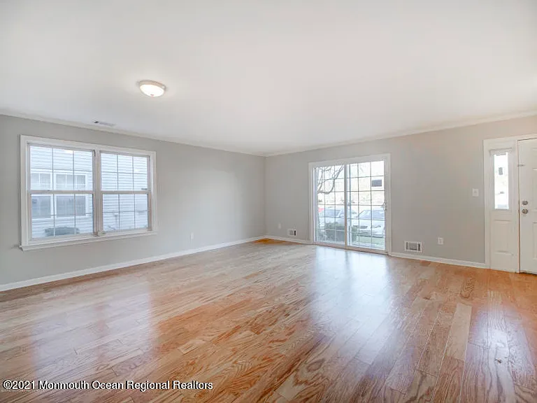 869 Mariposa Ct — Photo 3