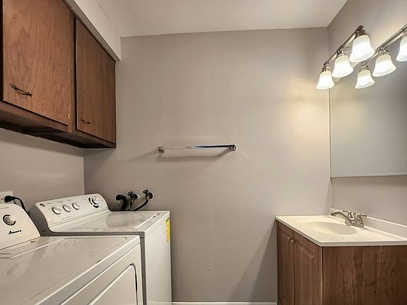 3rd image of 706 Concord Ln #706